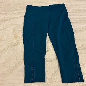 Lululemon fast and free crop leggings. 19”. Size 8